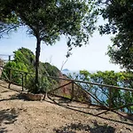 Residenza La Scogliera Di Rio Albano Lägenhet