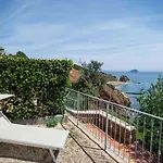 Lägenhet Residenza La Scogliera Di Rio Albano