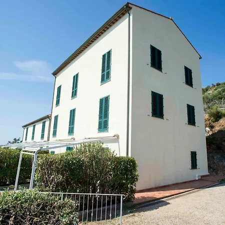 Residenza La Scogliera Di Rio Albano Apartment *