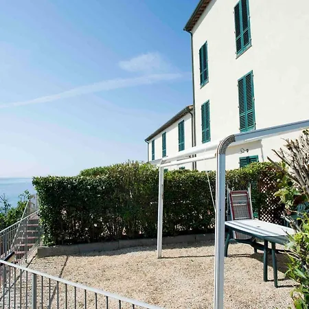 Residenza La Scogliera Di Rio Albano Apartment *