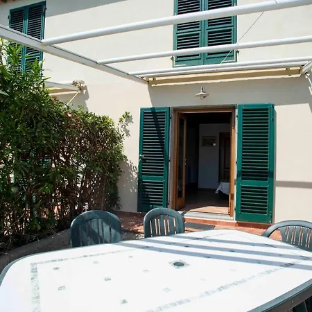 Residenza La Scogliera Di Rio Albano Apartment *