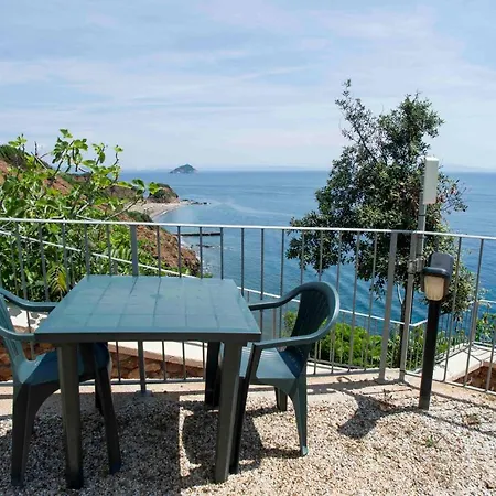 Residenza La Scogliera Di Rio Albano Apartment *